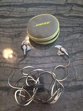Bose In-Ear Headphones with Green Carry Case